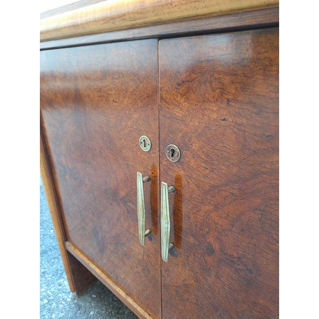 Vintage Sideboard in in Walnut Root and Maple Wood with Brass Details, 1940s For Sale - Image 14 of 18