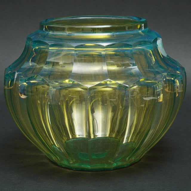 Vase in Yellow-Green Cut Glass by Josef Hoffmann, 1916 For Sale - Image 9 of 9
