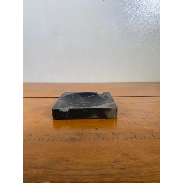 A very beautiful and substantial Italian 70s Modern/Post-Modern black,brown and white marble ashtray or vide-poche...