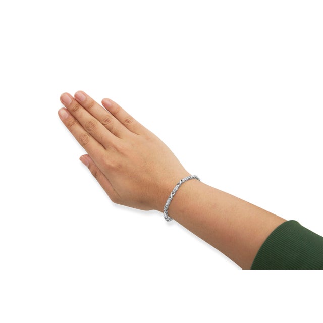 Early 21st Century 14K White Gold 1.0 Cttw Invisible-Set Princess Diamond Tennis Bracelet (H-I Color, SI1-SI2 Clarity) - 7" For Sale - Image 5 of 6