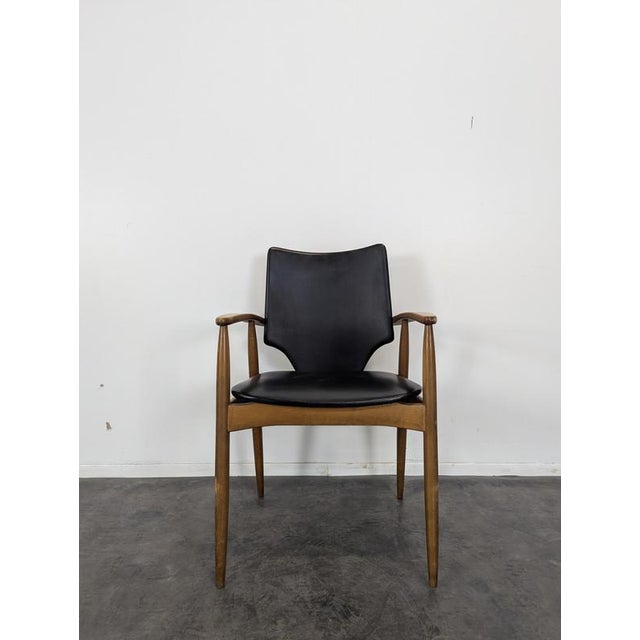 Scandinavian Leather & Teak Armchair, in Very Good conditions.
