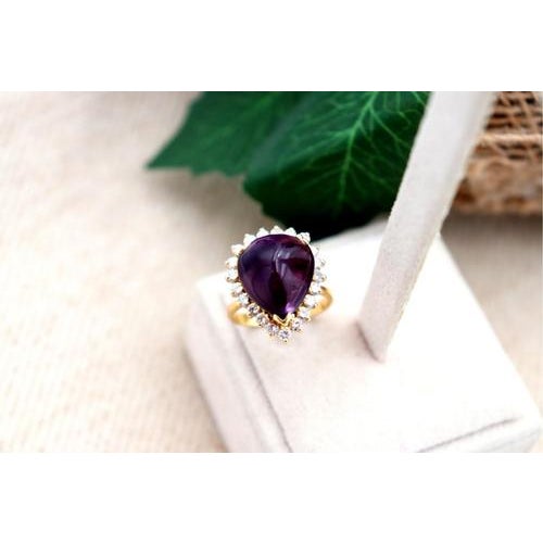 Heart-Shaped Gold Ring with Diamonds in Brilliant Cut For Sale - Image 6 of 8