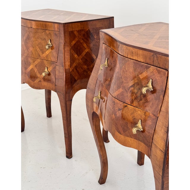 1950s Pair of Italian Bombe Commodini W Geometric Marquetry and Brass Hardware, 1950s For Sale - Image 5 of 16