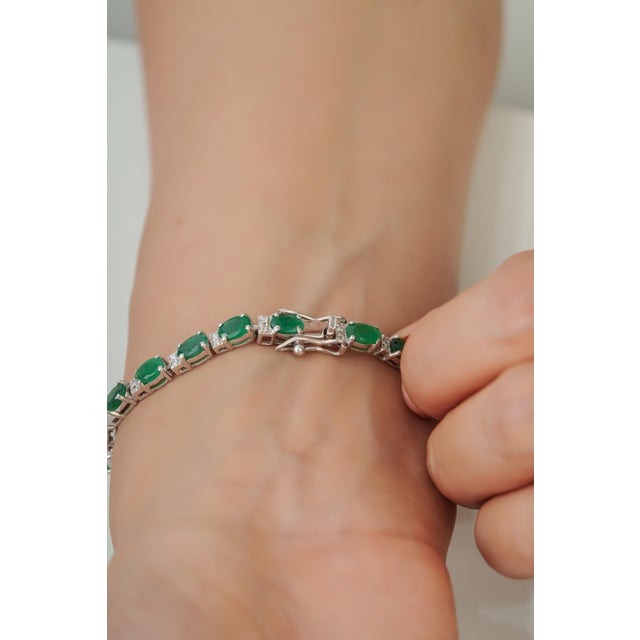Classic 10.05 Ct Natural Oval Emerald & Diamond Tennis Bracelet in Solid 925 Silver For Sale - Image 9 of 12