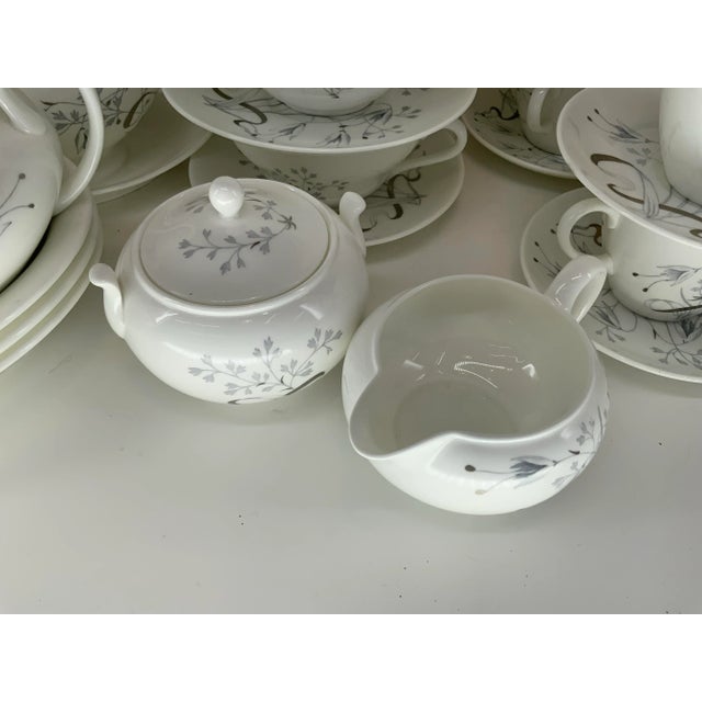 Huge Set of Wedgwood Bone China in Wild Oats Pattern For Sale - Image 11 of 12