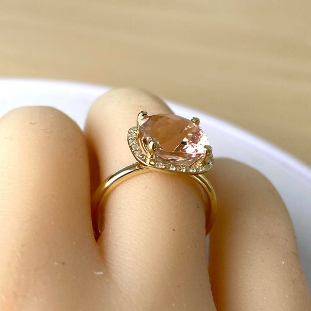 2020s Cushion-Shaped Morganite Diamond 4.50 Carat 14 Karat Yellow Gold Halo Setting Ring Finger Size 6.75 For Sale - Image 5 of 11