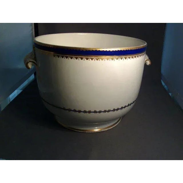 A fine and early Derby cachepot with blue and gilt decoration. Great shape with high foot and handles. Simple design goes...