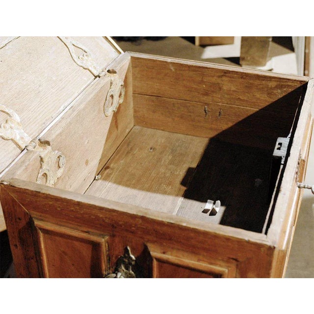 Early 18th Century Swedish Period Baroque Early 18th Century Box on Stand For Sale - Image 5 of 10