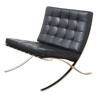 Barcelona Chair in Black Leather by Ludwig Mies Van Der Rohe for Knoll International For Sale