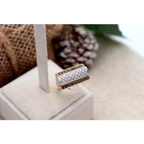 Gold Ring with Diamonds in Brilliant Cut For Sale - Image 4 of 9