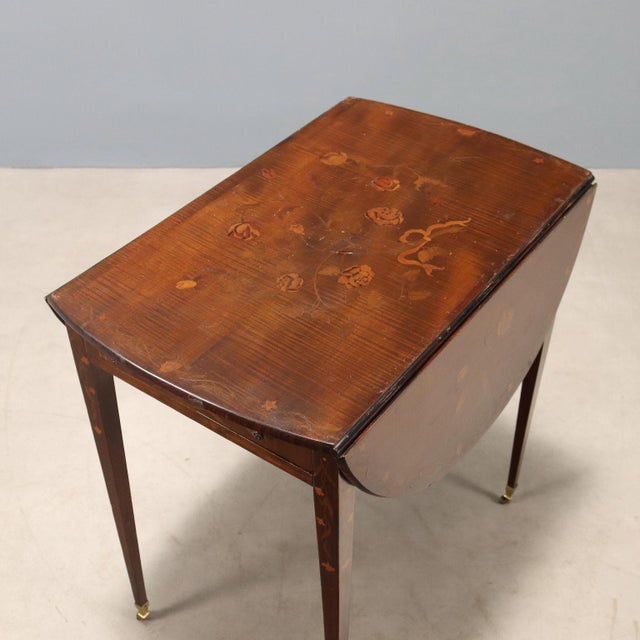Small English Table in Mahogany For Sale - Image 10 of 13