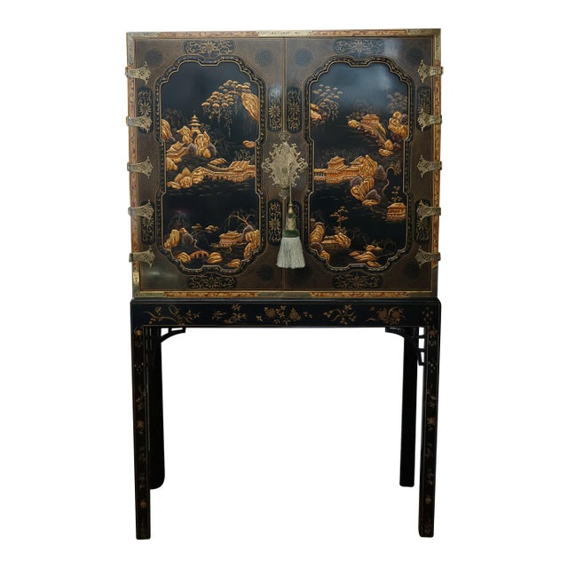 1980s An Oriental George III Lacquer Bar Cabinet From Baker's Stately Homes Collection For Sale
