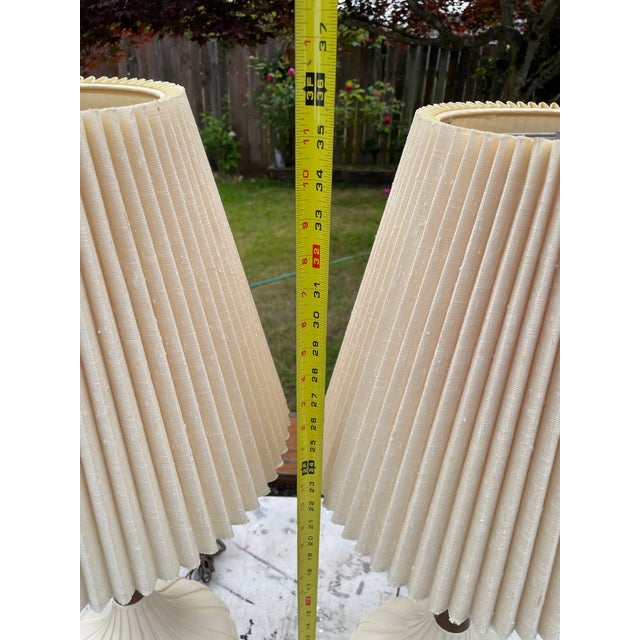 Wood 1990s Mid-Century Modern Elongated Fortune Lamp Co. Teardrop Table Lamp in Walnut & Porcelain - A Pair For Sale - Image 7 of 9