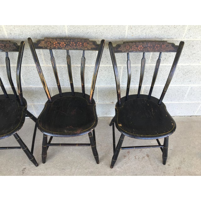 Rustic Antique Primitive Early 1800's Arrow Back Paint Decorated Side Chairs - Set of 4 For Sale - Image 3 of 10