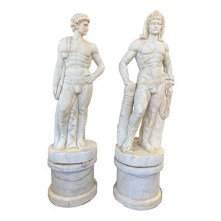 Figures on Round Bases in Solid Carrara Marble, Set of 2 For Sale