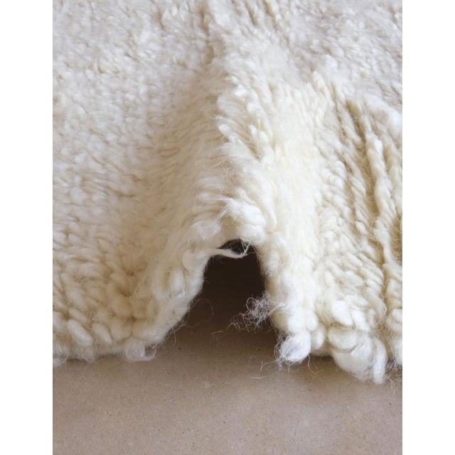 Mid-Century Modern Moroccan White Beni Ourain Kilim Rug - 9.6 X 6.2 Ft For Sale - Image 3 of 8