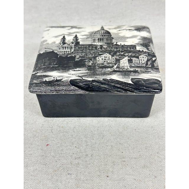 Vintage London prints St. Paul’s cathedral cigarette/trinket box designed by Susan Williams-Ellis. This is a pre-owned...
