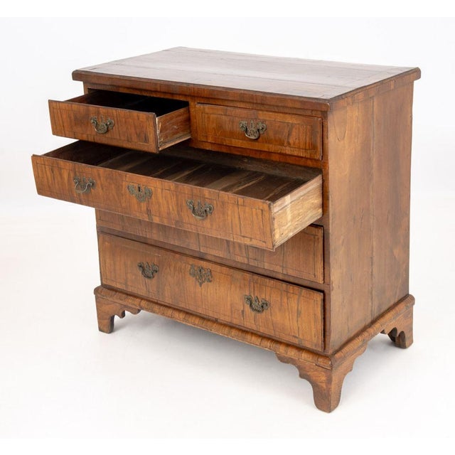 George I Walnut Chest of Drawers, 18th C. For Sale In New York - Image 6 of 9