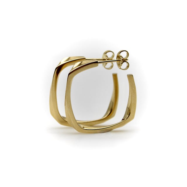 Tiffany & Co. hired renown architect Frank Gehry to do a jewelry line that launched in 2006. Known for his avant garde,...