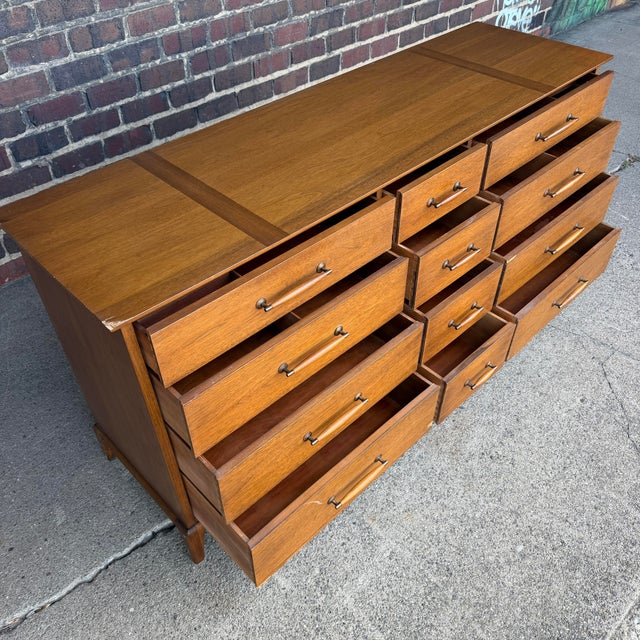 This elegant chest of drawers by Henredon offers class and practicality to its next home. It has a solid walnut frame, 12...