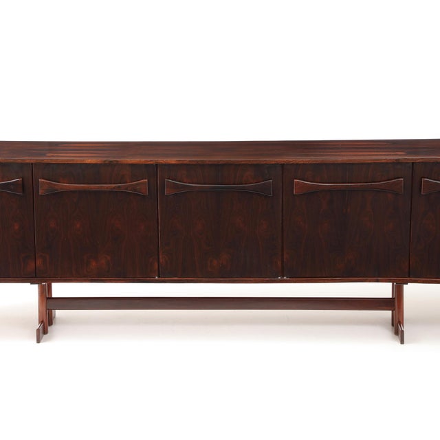 1960s Brazilian Modern Rosewood Credenza With Bow Design by Novo Rumo, Brazil, 1960s For Sale - Image 5 of 17