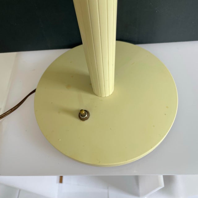 Mid-Century Modern Vintage GeraldThurston for Lightolier Mid Century Table Lamp For Sale - Image 3 of 6