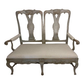 1900s Vintage Grey Painted Swedish Settee with Shell and Foliate Carving For Sale