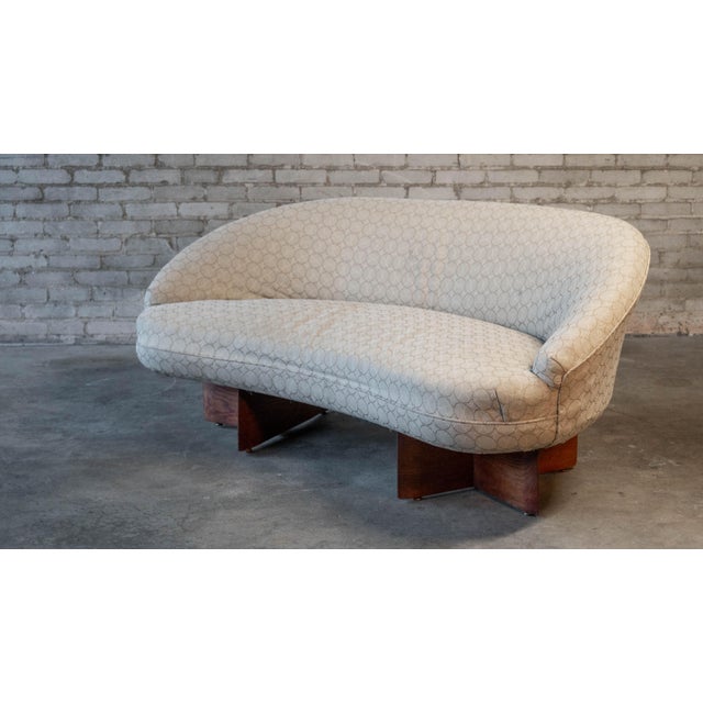 Kagan-Dreyfuss, Inc. 1950s Vladimir Kagan for Kagan-Dreyfuss Inc Walnut Sofa For Sale - Image 4 of 17