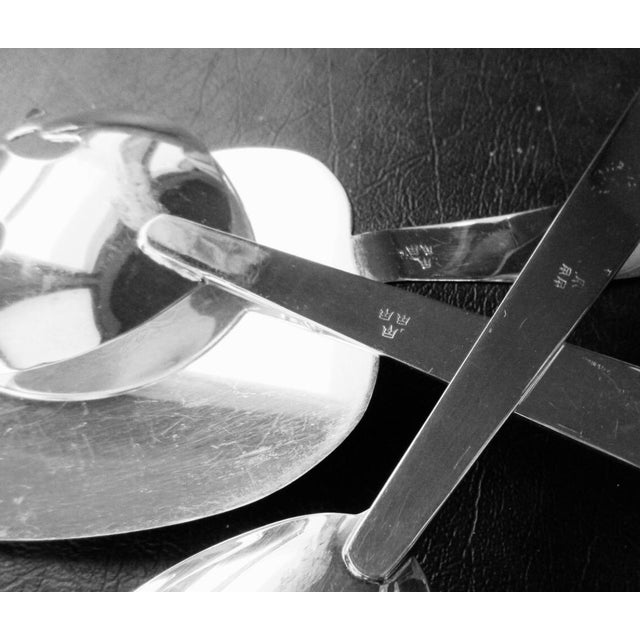 1960s Mid-Century Modern Royal Arden Hickman for Three Crowns Silversmiths — Silver-Plated 3-Piece Serving Set For Sale - Image 4 of 9