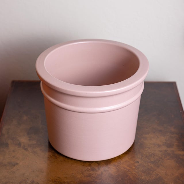Gainey Pottery Vintage Gainey Ceramics Az-10 Azalea Planter in Mauve, California Modern For Sale - Image 4 of 8