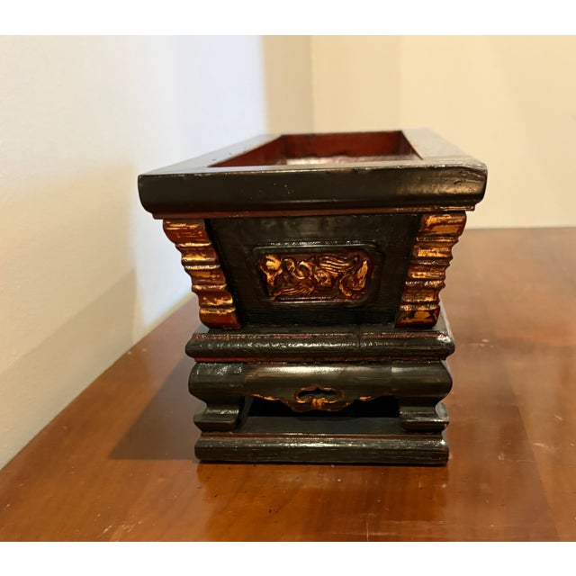 Early 19th Century Antique Decorative Chinese Wood Box in Red, Black, and Gold For Sale - Image 5 of 5