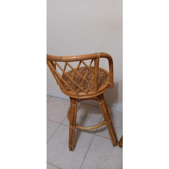 Coastal 1980s Bamboo Wicker Rattan Swivel Barstool Beige Set of 2 For Sale - Image 3 of 6