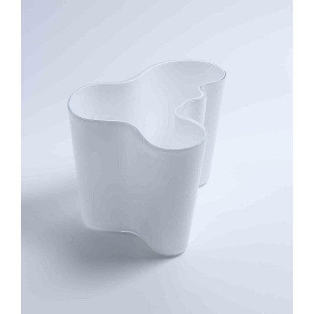 Alvar Aalto Vintage Art Glass Vase by Alvar Aalto for Iittala, Finland, 1980s For Sale - Image 4 of 8