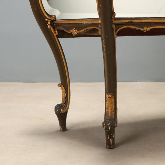Barocchetto Style Showcase in Carved and Lacquered Wood For Sale - Image 9 of 12