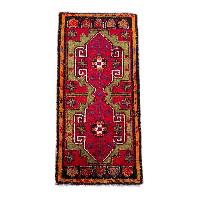 1970s Hand Made Turkish Mat Rug Colorful Small Rug Kitchen Mat Organic Wool - 1'8" X 3'5" For Sale