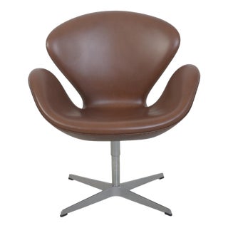 Tall Swan Chair in Mokka Leather by Arne Jacobsen, 2007 For Sale