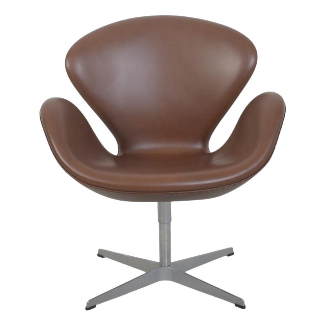 Tall Swan Chair in Mokka Leather by Arne Jacobsen, 2007 For Sale