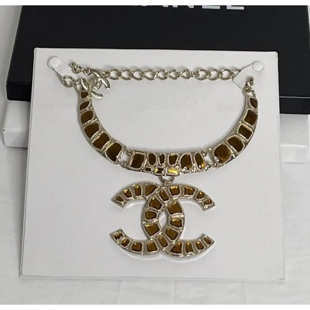 2010s Chanel Ambre Glass and Gold Metal CC Necklace, 2019 For Sale - Image 5 of 5