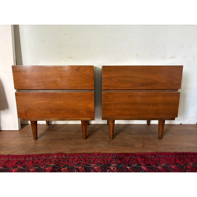 1960s Mid- Century Modern American of Martinsville Walnut Veneer 2 Drawer Nightstands For Sale - Image 9 of 12