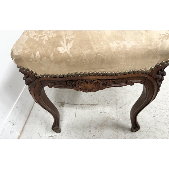 Louis XV Style Stool in Walnut, 1900s For Sale - Image 4 of 11
