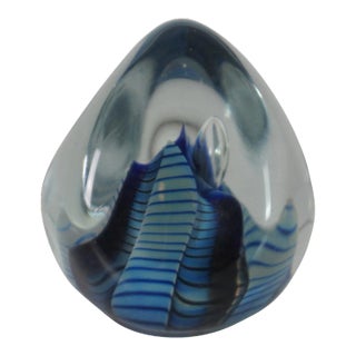 1998 Robert Eickholt Studio Abstract Blue Stripe Art Glass Paper Weight For Sale