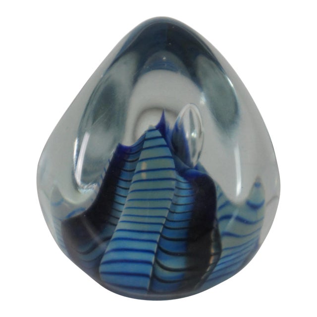 1998 Robert Eickholt Studio Abstract Blue Stripe Art Glass Paper Weight For Sale