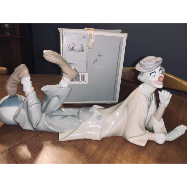 Contemporary Vintage Lladro Porcelain Clown With Ball Figurine #4618 For Sale - Image 3 of 8