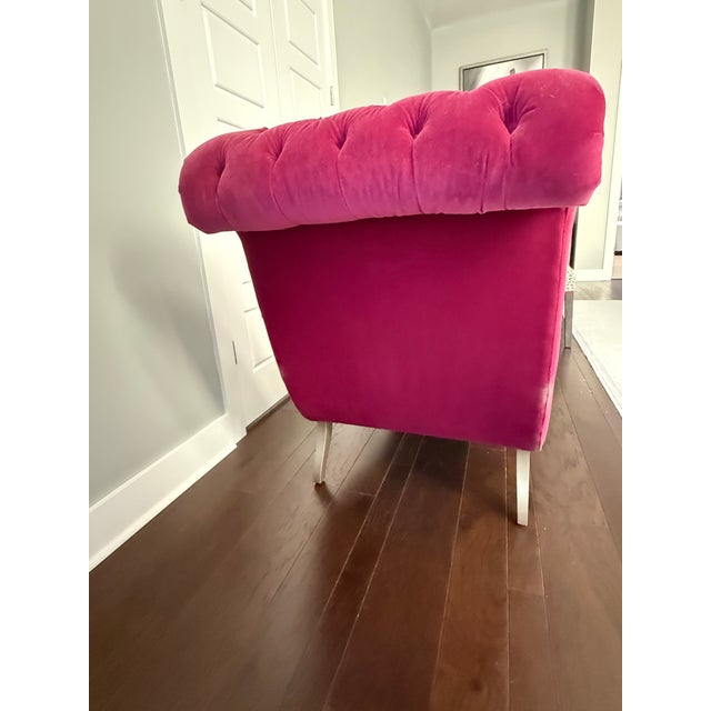 Beautiful accent chaise, adds a pop of color to any room….bold, funky….excellent quality….custom made Ethan Allen piece,...
