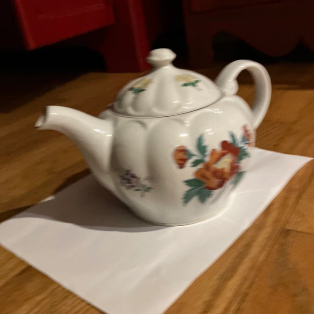 Laura Ashley 1970s Vintage English Tea Pot Floral on White Ceramic For Sale - Image 12 of 12