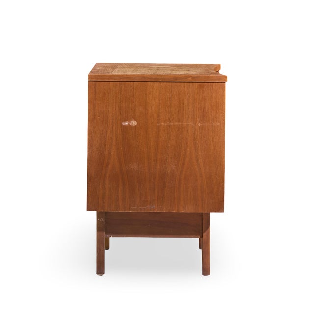 Mid 20th Century Young Manufacturing Mid Century Walnut Curved Front Nightstands - Pair For Sale - Image 5 of 11