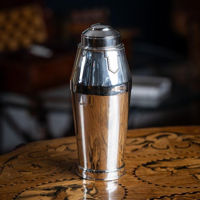 English Art Deco Silver Cocktail Shaker from Walker & Hall, 1939 For Sale - Image 15 of 16