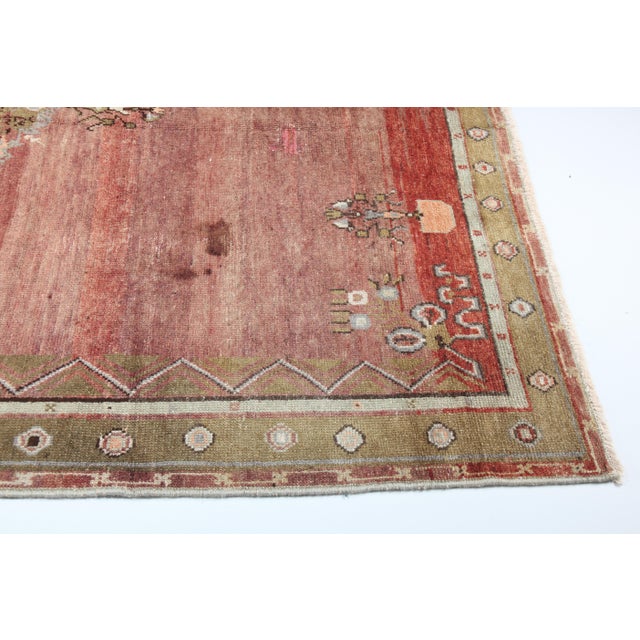 Handwoven Vintage Turkish Sivas Rug – Soft Red Palette & Floral Medallion -5' 8'' X 9' 6'' For Sale In Tampa - Image 6 of 14
