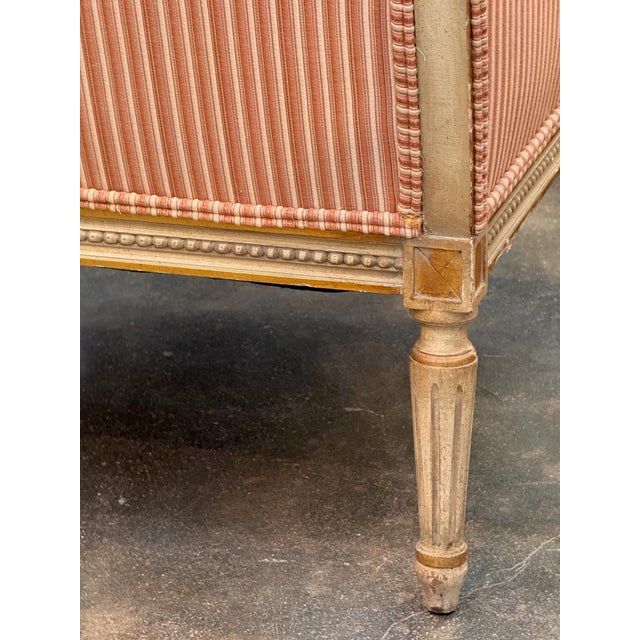 Pink 1950s Pair of Carved & Giltwood Bergeres With Striped Upholstery For Sale - Image 8 of 9