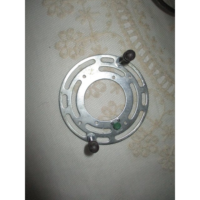 1980s French Style Art Nouveau Bronze Wall Mount Metal & Glass Flower Vanity Lamp For Sale - Image 9 of 9